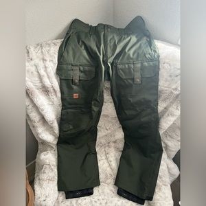 Men’s DC snowboard pants